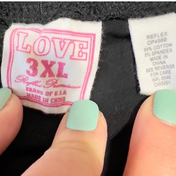 REFLEX "LOVE" | Women's | 3X | Capri leggings Runs small more XL-1X - Picture 2 of 3